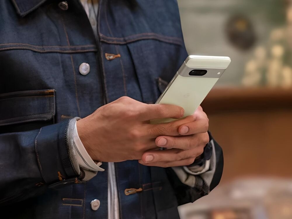 Smartfon GOOGLE Pixel 7 ekran bateria aparat procesor ram pamięć pojemność rozdzielczość zdjęcia filmy opis dane cechy blokady system łączność wifi bluetooth obudowa szkło odporność porty muzyka transfer sieć przekątna matryca waga czujniki oled amoled ips