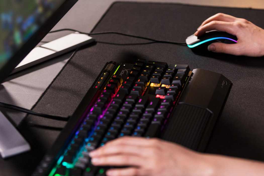 Mysz HYPERX Pulsefire Surge platformy szybkość precyzja czujnik personalizacja rolki