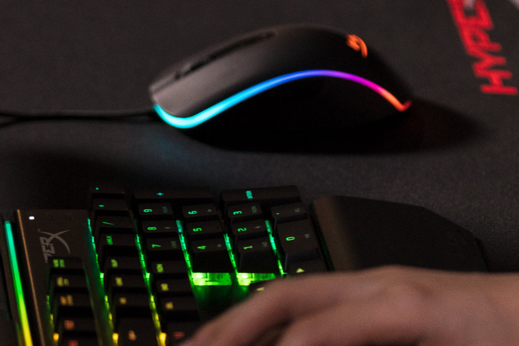 Mysz HYPERX Pulsefire Surge platformy szybkość precyzja czujnik personalizacja rolki