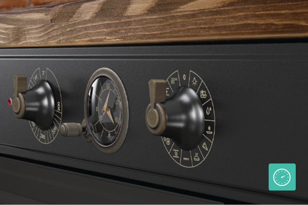 PIEKARNIK GORENJE BOS67371CLB Zbliżenie na klasyczny panel sterowania z mechanicznymi pokrętłami i analogowym zegarem. Design podkreśla retro charakter urządzenia