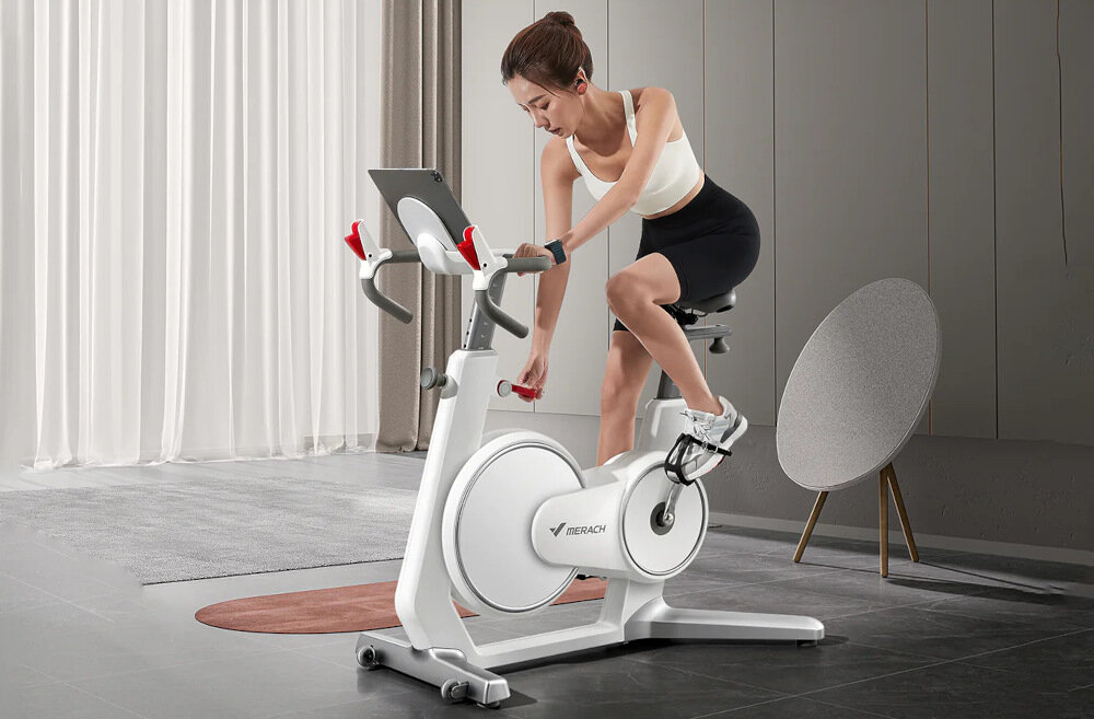 Rower spinningowy MERACH Swan pedały koszykowe z opaskami stabilna podstawa bezpieczna wygodna jazda maksymalne obciążenie do 120 kg