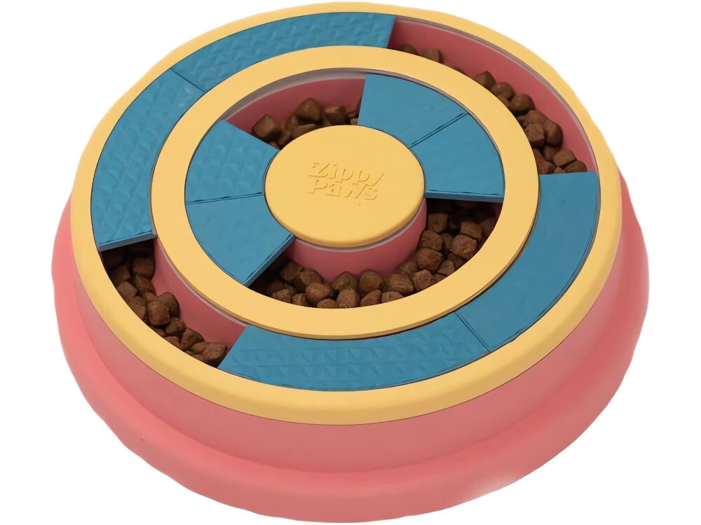 Miska spowalniająca dla psa ZIPPYPAWS ZP1424 Na zdjęciu znajduje się miska spowalniająca dla psa w kolorach różowym, żółtym i niebieskim, wypełniona suchą karmą. Na środku miski widnieje napis ZIPPY PAWS