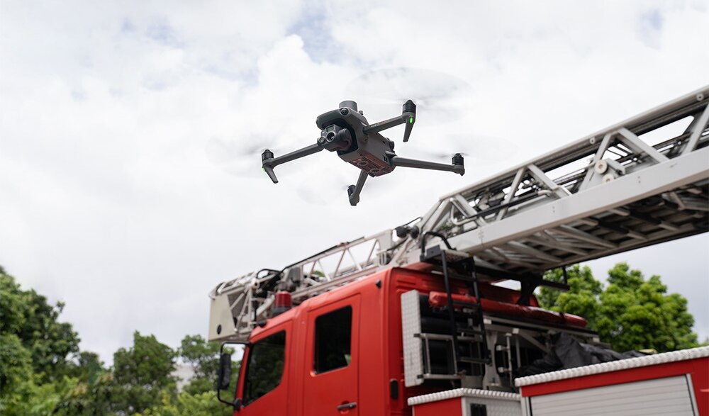 DJI Mavic 3 Thermal dane obraz system słoneczny czujnik rtk czas lotu akumulatory obraz transmisjaczujniki wizje mapowanie monitoring dawkowanie nawozów środki ochrony roślin analizy sztuczna inteligencja zestaw