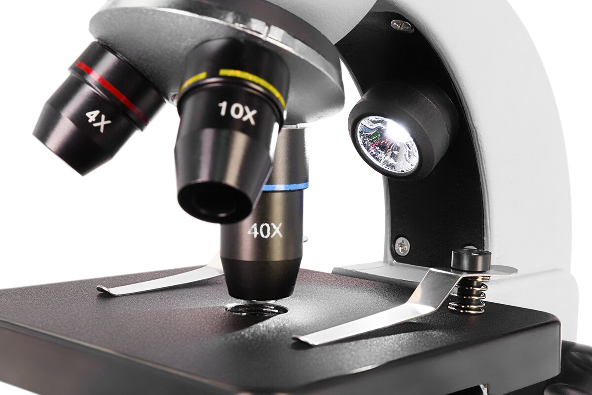 Mikroskop DISCOVERY Nano Polar optyka achromatyczna i powiększenie 40x do 400x
