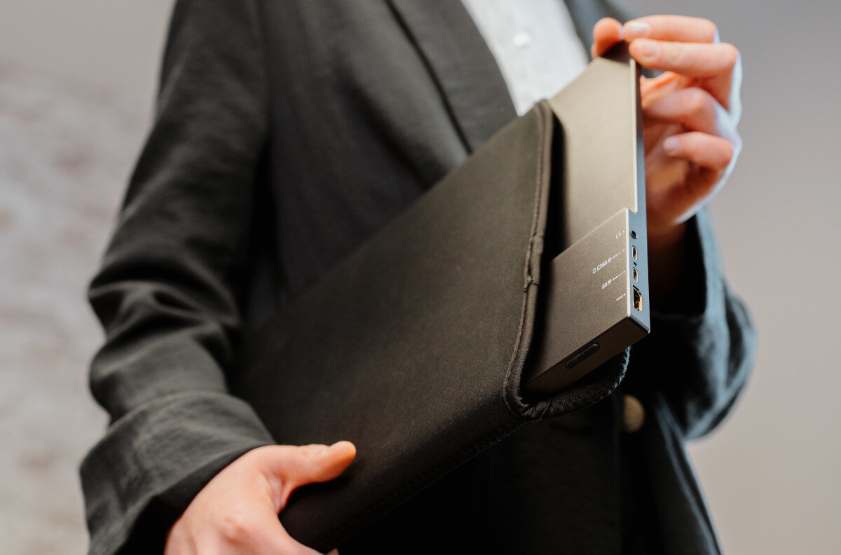 Monitor VERBATIM PMT-17 17.3 1920x1080px IPS wielkość waga wymiary podstawka obudowa pokrowiec