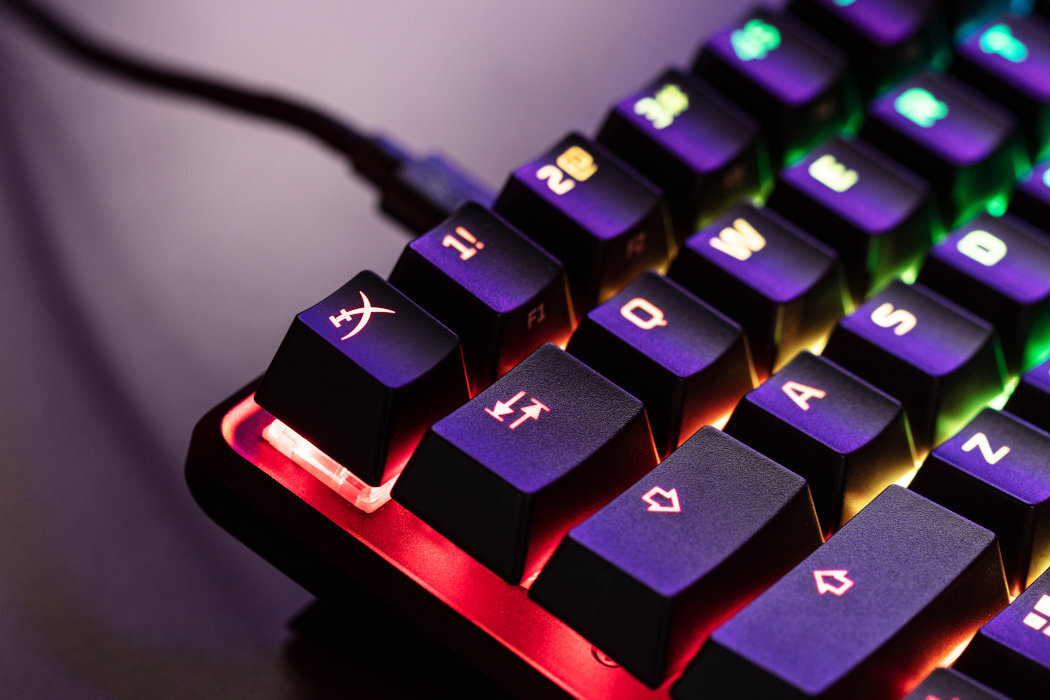 Klawiatura HYPERX Alloy Origins 60 wyposażenie tryb klawisze zabawa pamięć regulacja dynamika podświetlenie trwałość