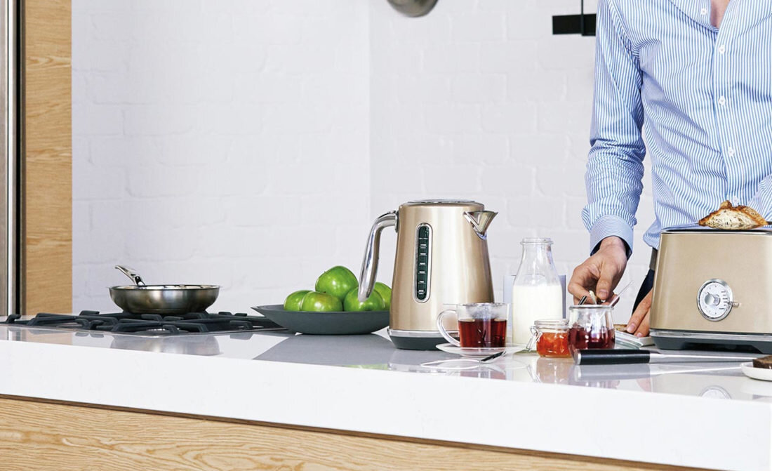 Czajnik SAGE SKE735BSS4EEU1 stalowy wygodne rozwiazanie podswietlany przycisk ergonomiczna raczka