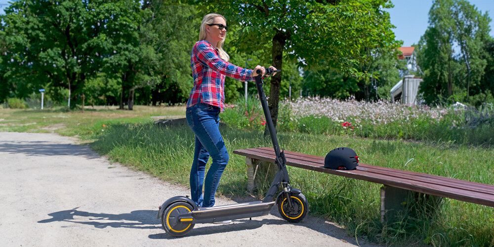 Hulajnoga elektryczna MANTA X-Rider Czarny opony duze pompowane srednica 10 cali
