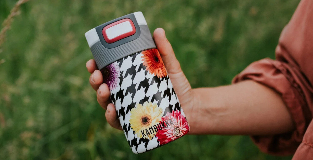 Kubek termiczny KAMBUKKA Etna 300 ml wielokolorowy utrzymanie temperatury izolacja próżniowa zimne ciepłe napoje nakrętka 3 w 1 wygoda bezpieczeństwo zmiana nakrętek personalizacja MIX & MATCH bez szkodliwego BPA bezpieczny dla zdrowia