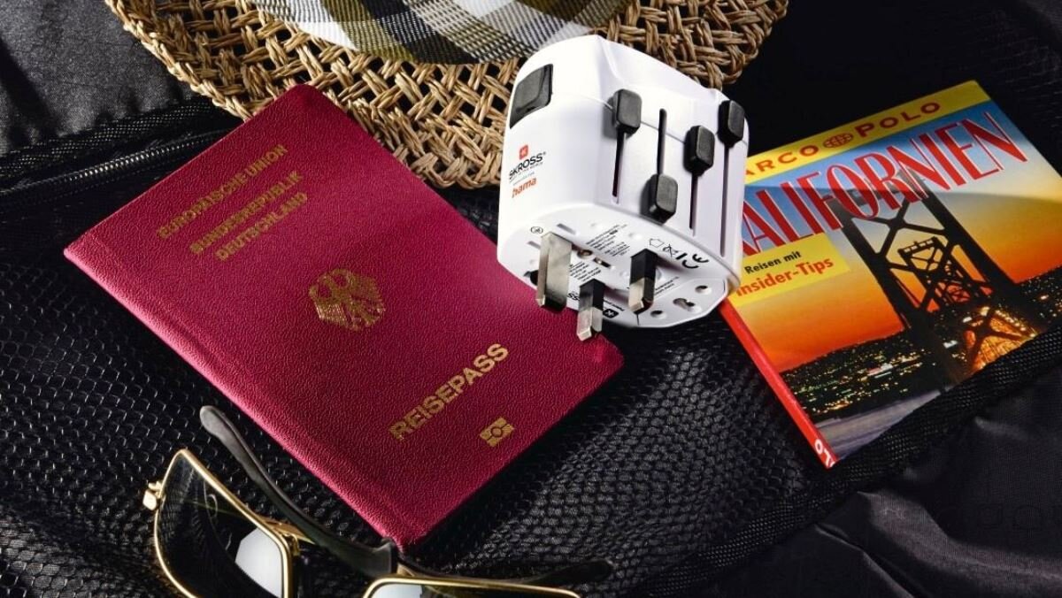 zdjęcie adaptera podróżnego HAMA WORLD TRAVEL PRO