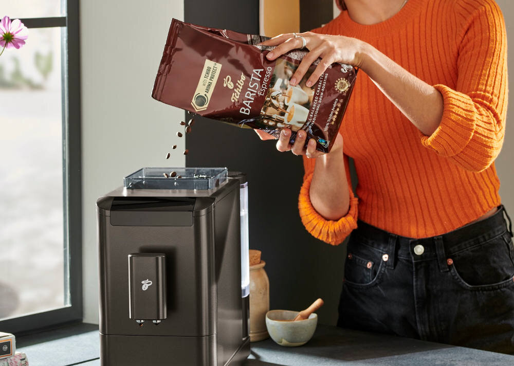 Ekspres TCHIBO Esperto 2 Caffe Srebrny technologia Intense+ stozkowy mlynek ze stali nierdzewnej latwe czyszczenie
