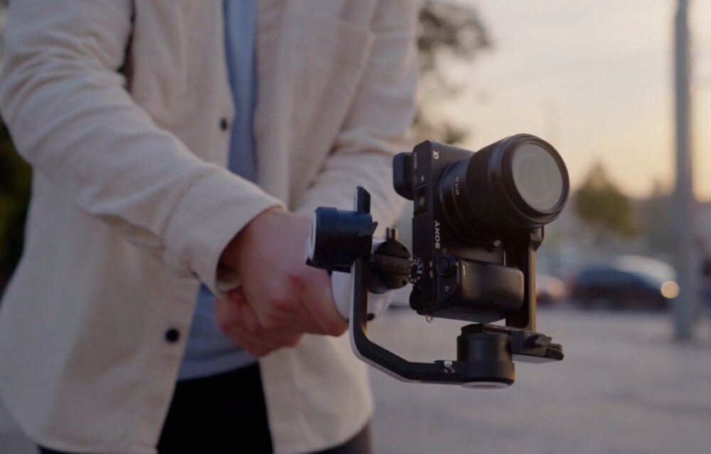 Gimbal ręczny MOZA AirCross S Biały stabilizacja udźwig waga konstrukcja