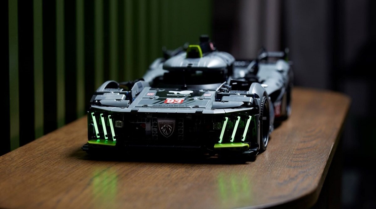 LEGO Technic Peugeot 9X8 24H Le Mans Hybrid Hypercar 42156 dziecko kreatywność zabawa nauka rozwój klocki figurki minifigurki jakość tradycja konstrukcja nauka wyobraźnia role jakość bezpieczeństwo wyobraźnia budowanie pasja hobby funkcje instrukcja aplikacja LEGO Builder