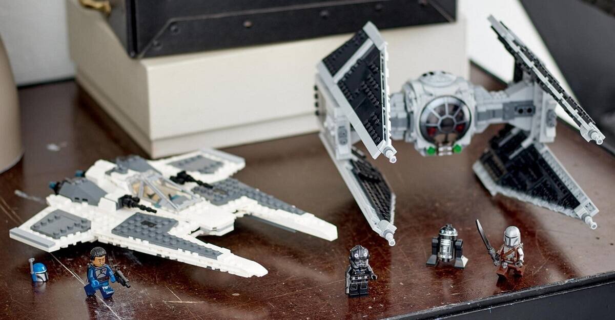 LEGO Star Wars Mandaloriański myśliwiec Fang Fighter kontra TIE Interceptor 75348 dziecko kreatywność zabawa nauka rozwój klocki figurki minifigurki jakość tradycja konstrukcja nauka wyobraźnia role jakość bezpieczeństwo wyobraźnia budowanie pasja hobby funkcje instrukcja aplikacja LEGO Builder