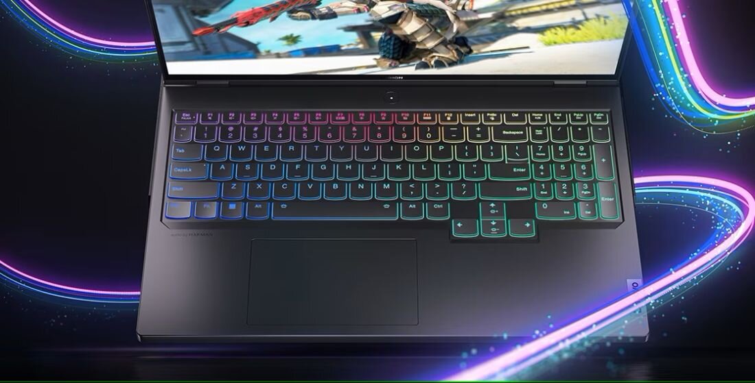 Laptop LENOVO Legion Pro 7 Gen 8 16IRX8H - TrueStrike