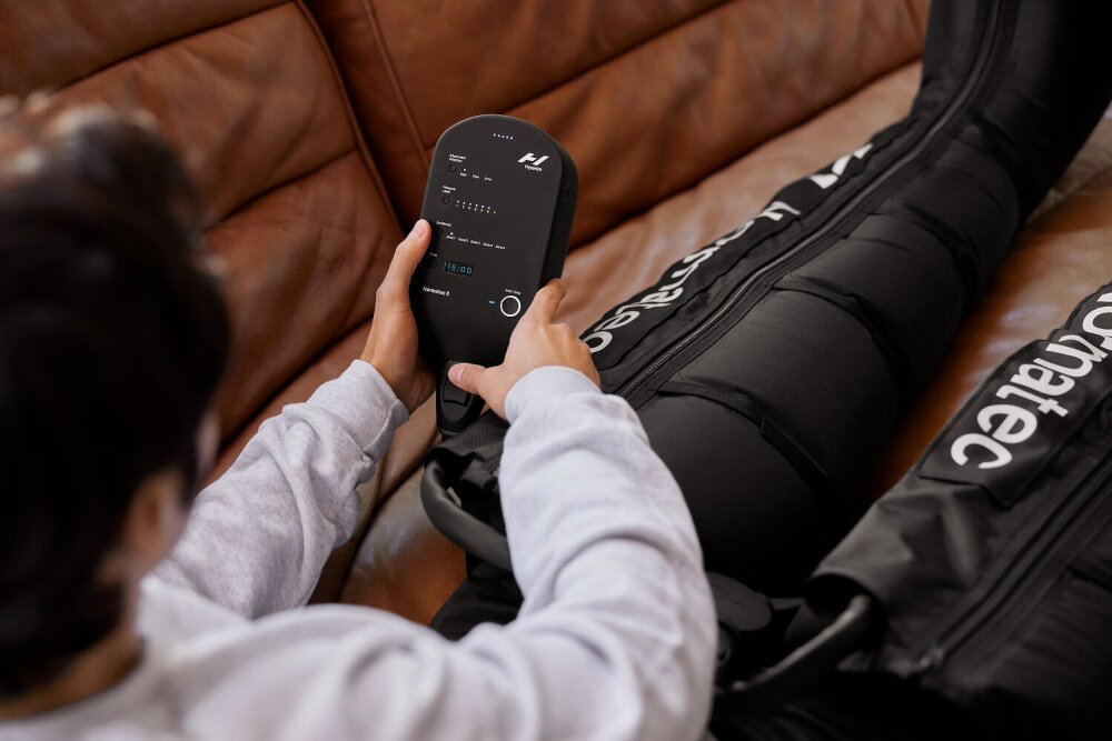 Masażer do nóg HYPERICE Normatec 3 63010-006-03 intuicyjny interfejs wyswietlacz