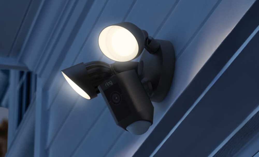 Kamera RING Floodlight Cam Plus oświetlenie LED moc czujnik ruchu regulacja