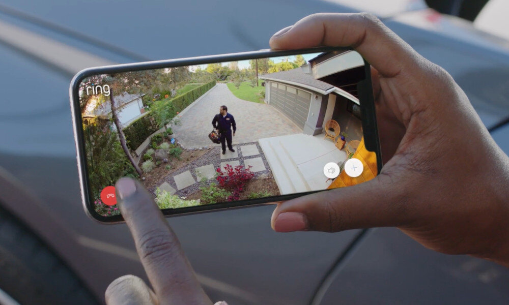 Kamera RING Floodlight Cam Pro komunikacja głośnik mikrofon audio