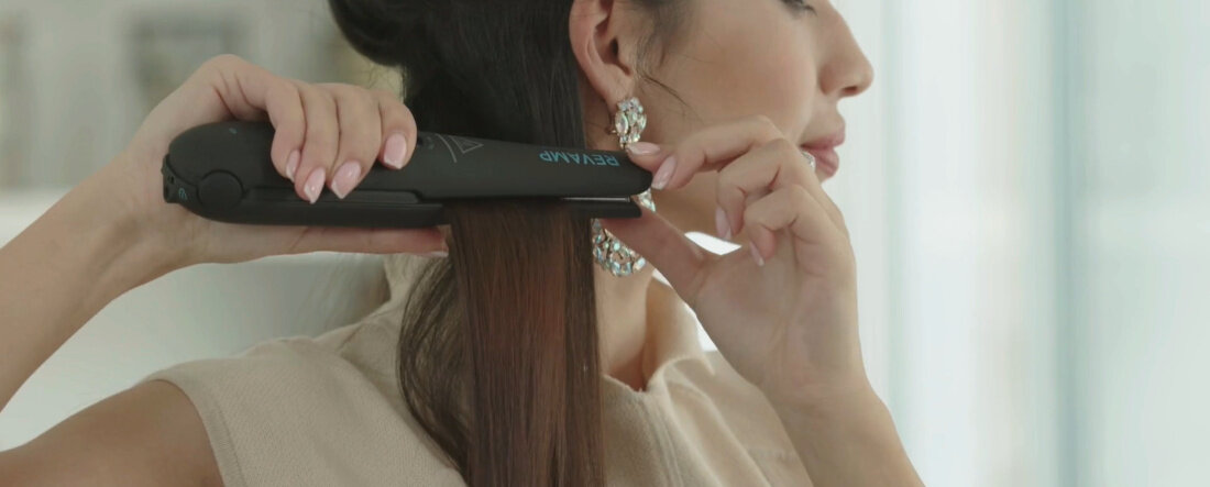 Prostownica REVAMP Progloss Digital ST-2750 czas pracy do 40 minut 2 wymienne baterie litowo-jonowe ladowanie