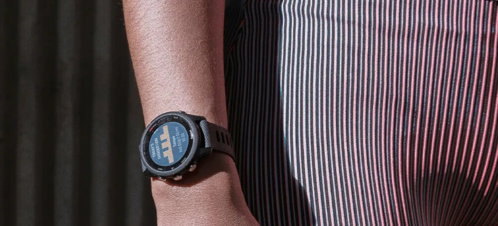 SMARTWATCH GARMIN FORERUNNER 255S ekran bateria czujniki zdrowie sport pasek ładowanie pojemność rozdzielczość łączność sterowanie krew puls rozmowy smartfon aplikacja