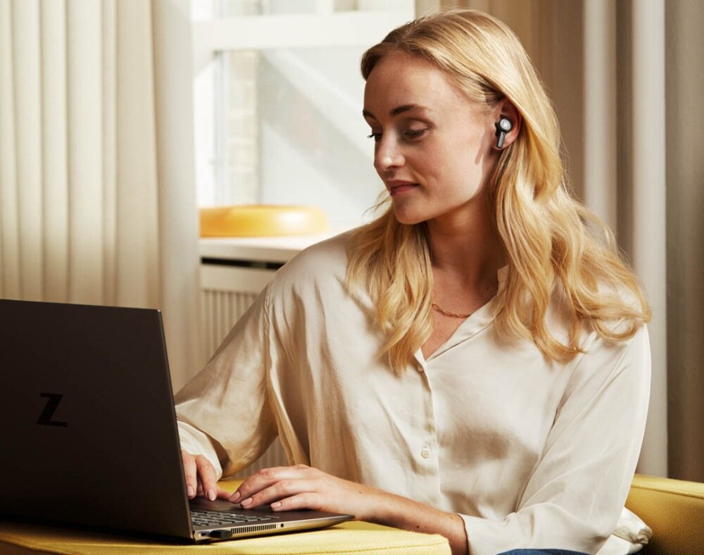 Słuchawki dokanałowe BANG & OLUFSEN Beoplay EX dźwięk jakość bezprzewodowe ładowanie praca brzmienie basy