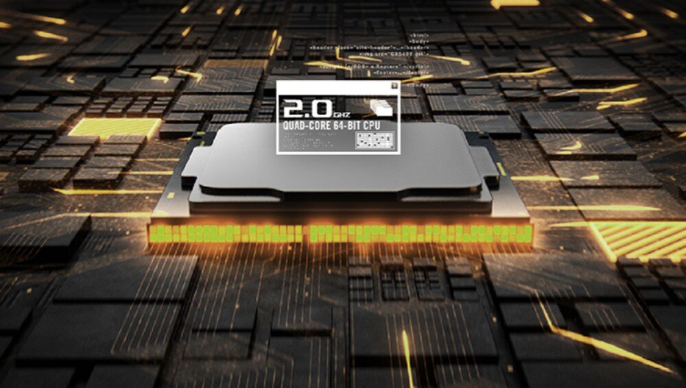 Router ASUS RT-AX88U Pro Zbliżenie na srebrny procesor komputerowy z napisem '2.0 GHz Quad-Core 64-Bit CPU' na tle ciemnej płyty głównej z żółtymi akcentami, procesor, taktowanie, wydajność