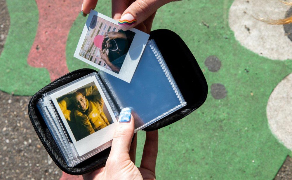 Aparat POLAROID Now Gen 2 Biało-czarny lampa jasność obiektyw tryby