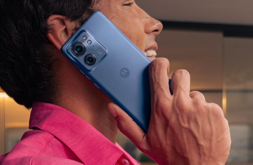 Smartfon MOTOROLA Edge 40  ekran bateria aparat procesor ram pamięć pojemność rozdzielczość zdjęcia filmy opis dane cechy blokady system łączność wifi bluetooth obudowa szkło odporność porty muzyka transfer sieć przekątna matryca waga czujniki oled amoled ips