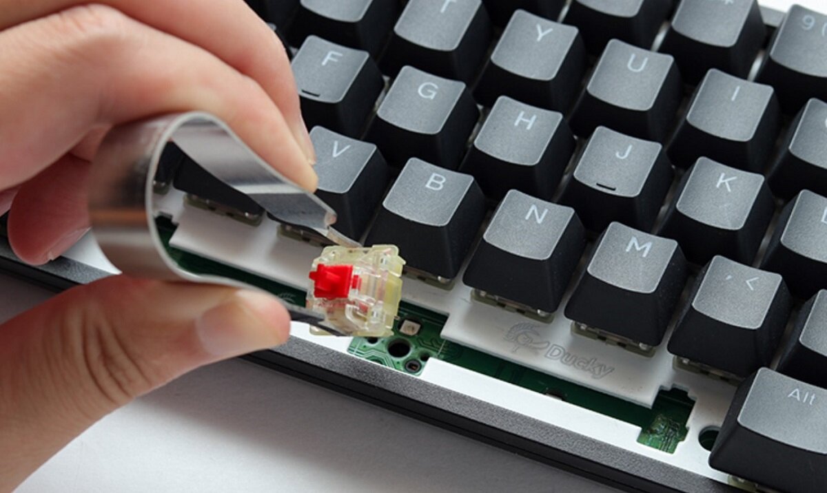 Klawiatura DUCKY One 3 SF Classic Cherry MX Minimalistyczna elegancja Niezawodność funkcjonalność Nakładki PBT szybkie działanie wydajność Odporność Autentyczna akustyka Odłączany port USB Design