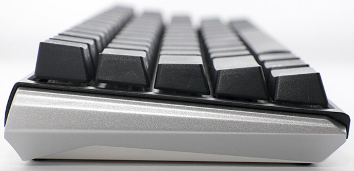 Klawiatura DUCKY One 3 SF Classic Cherry MX Minimalistyczna elegancja Niezawodność funkcjonalność Nakładki PBT szybkie działanie wydajność Odporność Autentyczna akustyka Odłączany port USB Design