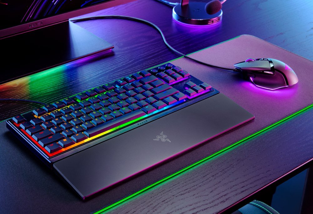 Klawiatura RAZER Ornata razer ornata v3 klawiatura bez klawiatury numerycznej chroma rgb mecha-membrane razer podpórka pod nadgarstki niskoprofilowa ergonomiczność konfigurowalne oświetlenie magnetyczna podkładka na nadgarstki 8 stref oświetlenia rgb