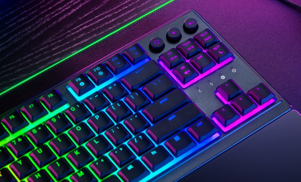Klawiatura RAZER Ornata razer ornata v3 klawiatura bez klawiatury numerycznej chroma rgb mecha-membrane razer podpórka pod nadgarstki niskoprofilowa ergonomiczność konfigurowalne oświetlenie magnetyczna podkładka na nadgarstki 8 stref oświetlenia rgb