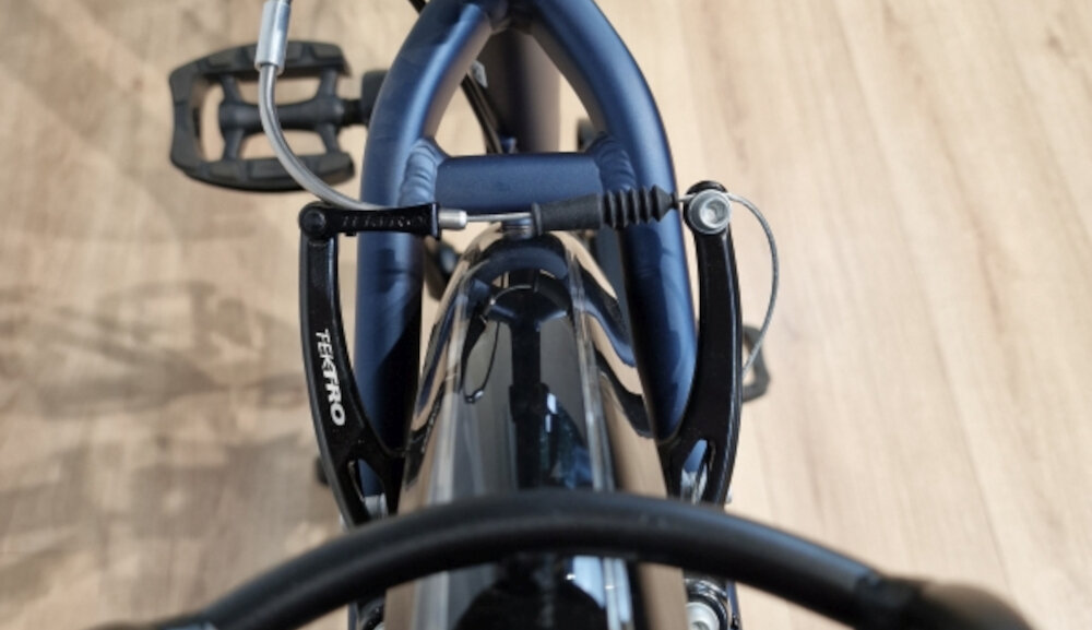 Rower trekkingowy KETTLER Traveller 1.0 D18 28 cali damski Niebieski hamulce marki TEKTRO typu V-Brake na przód na tył lekkie duża siła hamowania