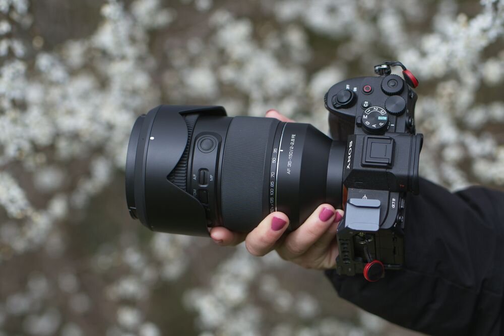 Obiektyw SAMYANG AF 35-150mm F2-2.8 Sony FE ogniskowa przysłona ostrość pierścienie optyka soczewki powłoki montaż bagnet światło jasność zoom filtry waga