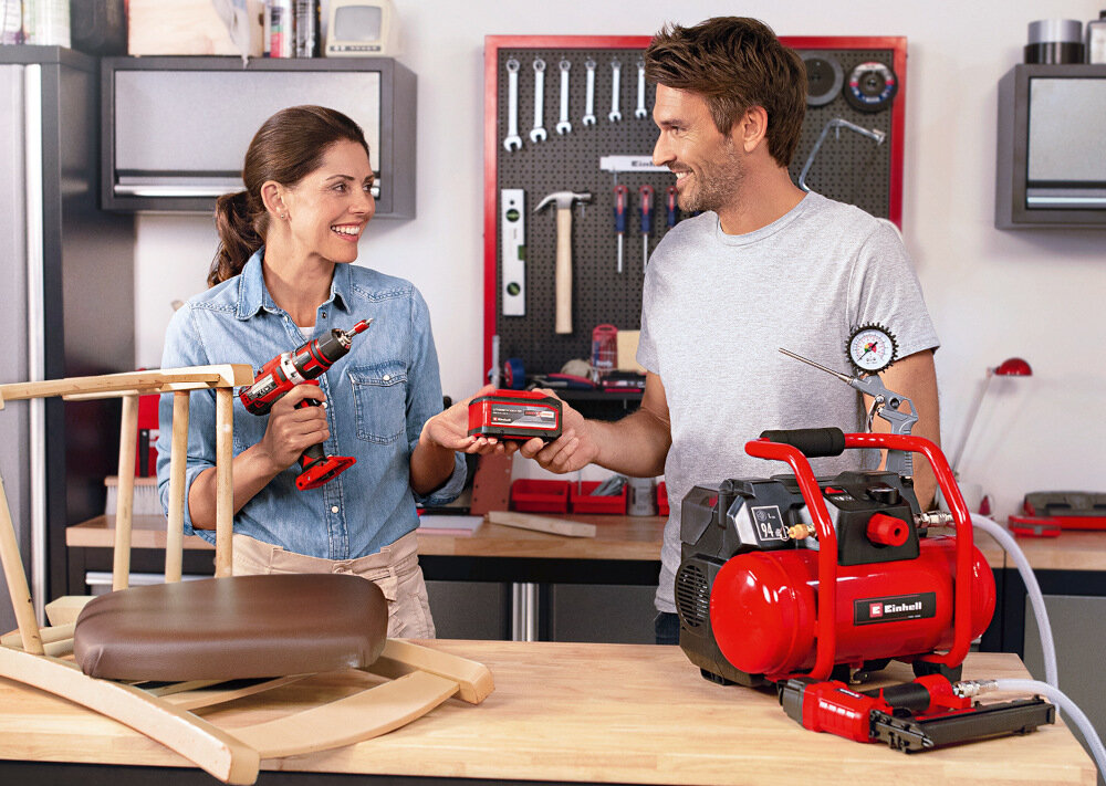 Akumulator EINHELL PXC 4511524 3-stopniowy wyswietlacz LED wysoka ochrona przed uderzeniami ergonomiczna gumowana obudowa odporna na kurz korozje i wplywy mechaniczne obudowa