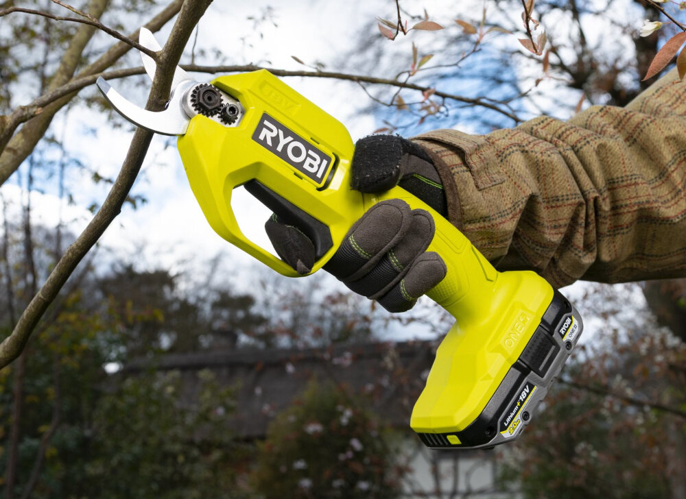 Zestaw akumulatorów + ładowarka RYOBI RC18120-242X pojemnosc 2,0 Ah i 4,0 Ah kompatybilnosc ze wszystkimi narzedziami serii RYOBI 18 V ONE+ oszczednosc ciaglosc pracy