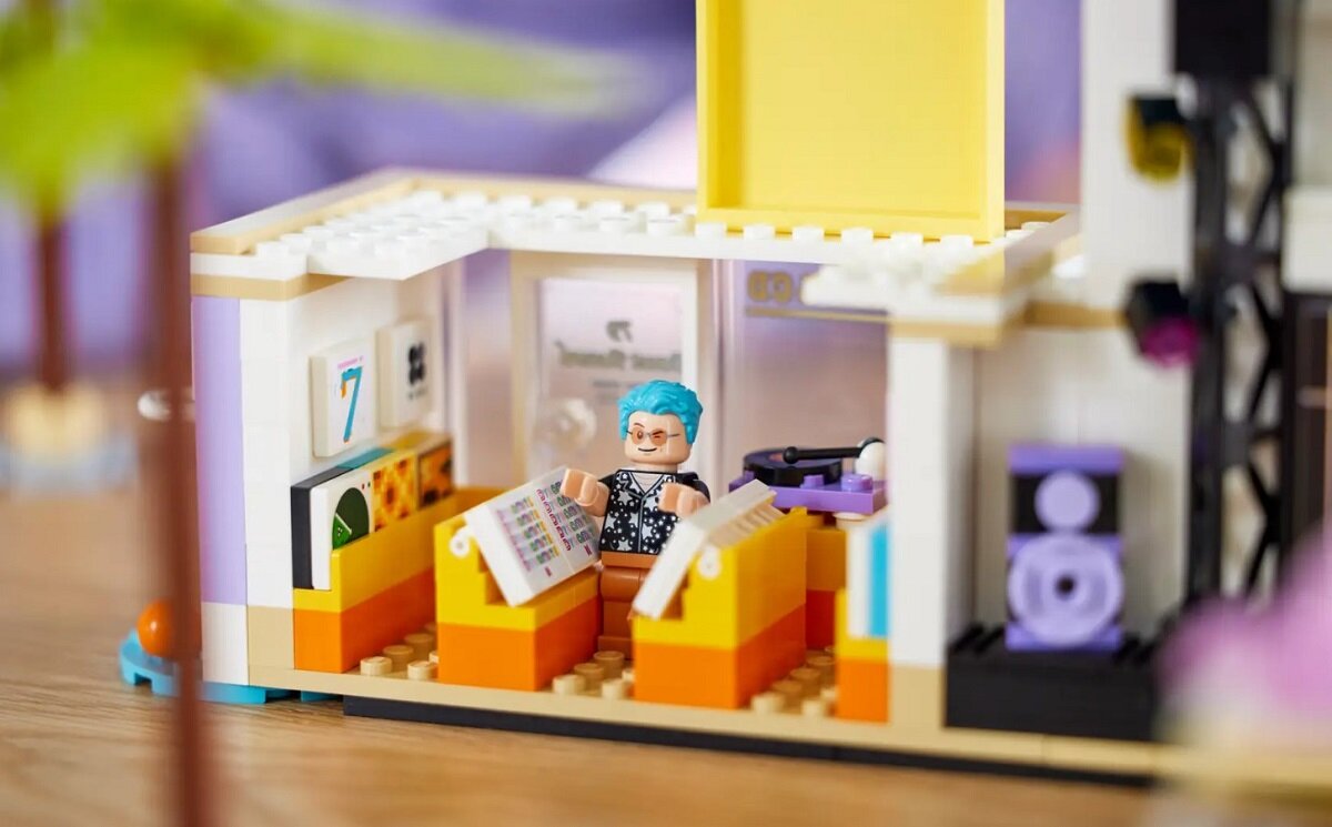 LEGO IDEAS BTS Dynamite 21339 dziecko kreatywność zabawa nauka rozwój klocki figurki minifigurki jakość tradycja konstrukcja nauka wyobraźnia role jakość bezpieczeństwo wyobraźnia budowanie pasja hobby funkcje instrukcja aplikacja LEGO Builder