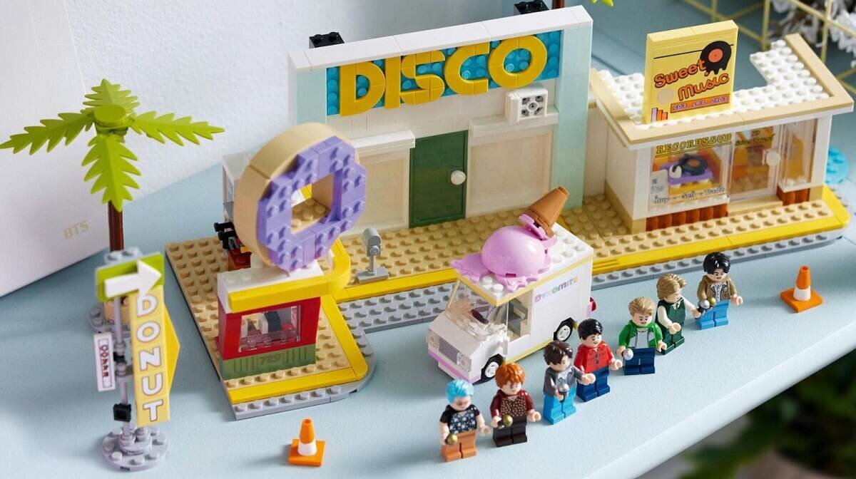 LEGO IDEAS BTS Dynamite 21339 dziecko kreatywność zabawa nauka rozwój klocki figurki minifigurki jakość tradycja konstrukcja nauka wyobraźnia role jakość bezpieczeństwo wyobraźnia budowanie pasja hobby funkcje instrukcja aplikacja LEGO Builder