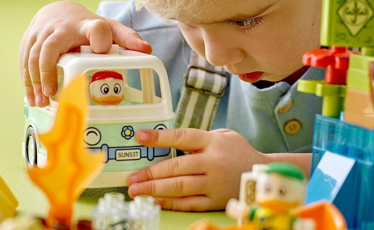 LEGO DUPLO Kempingowa przygoda 10997 dziecko kreatywność zabawa nauka rozwój klocki figurki minifigurki jakość tradycja konstrukcja nauka wyobraźnia role jakość bezpieczeństwo wyobraźnia budowanie pasja hobby funkcje instrukcja aplikacja LEGO Builder