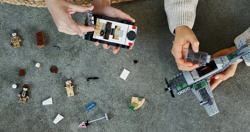 LEGO Indiana Jones Pościg myśliwcem 77012 dziecko kreatywność zabawa nauka rozwój klocki figurki minifigurki jakość tradycja konstrukcja nauka wyobraźnia role jakość bezpieczeństwo wyobraźnia budowanie pasja hobby funkcje instrukcja aplikacja LEGO Builder