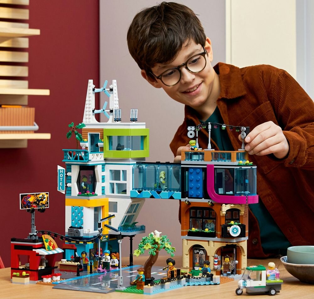 LEGO City Śródmieście 60380  klocki elementy zabawa łączenie figurki akcesoria figurka zestaw 