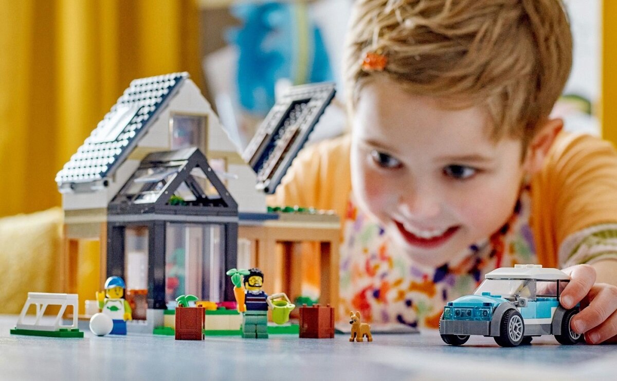 LEGO City Domek rodzinny i samochód elektryczny 60398 dziecko kreatywność zabawa nauka rozwój klocki figurki minifigurki jakość tradycja konstrukcja nauka wyobraźnia role jakość bezpieczeństwo wyobraźnia budowanie pasja hobby funkcje instrukcja aplikacja LEGO Builder
