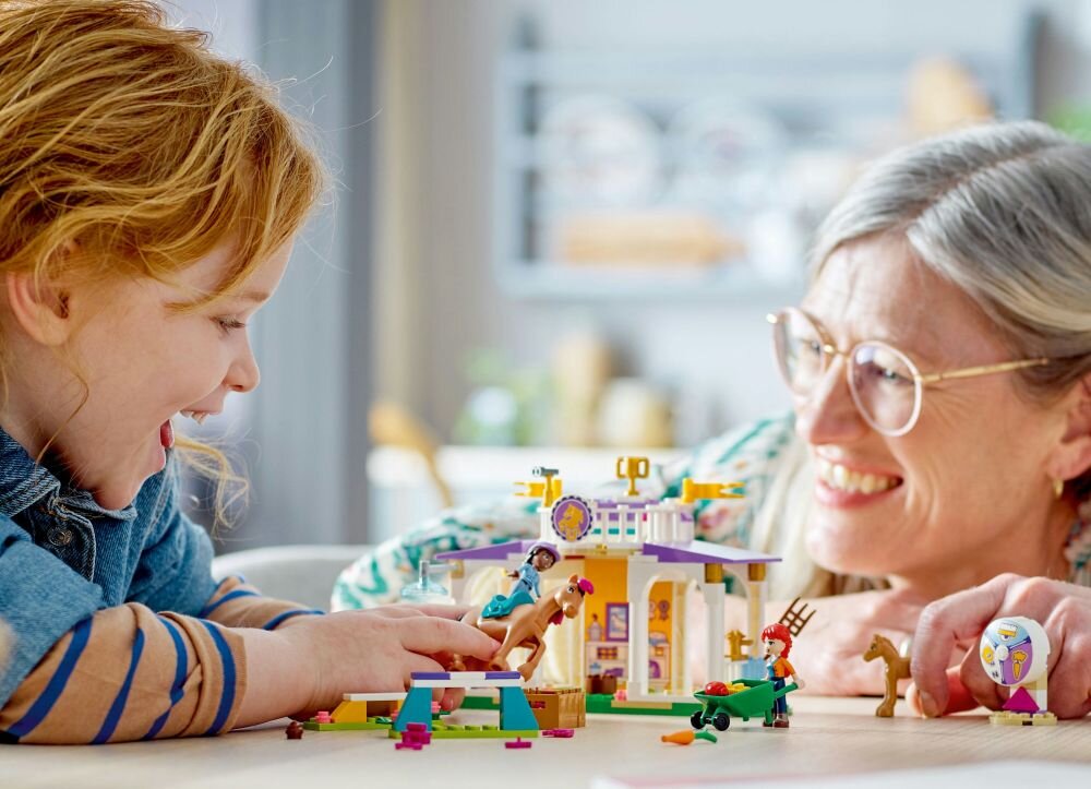 LEGO Friends Szkolenie koni 41746 klocki elementy zabawa łączenie figurki akcesoria figurka zestaw