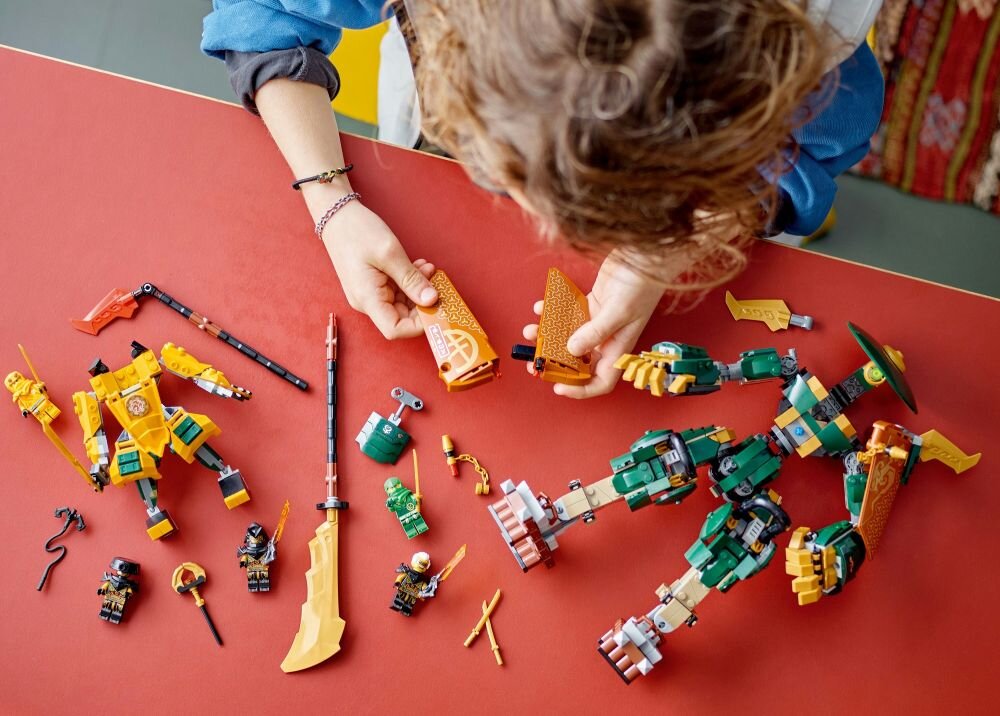 LEGO NINJAGO Drużyna mechów ninja Lloyda i Arina 71794   klocki elementy zabawa łączenie figurki akcesoria figurka zestaw 