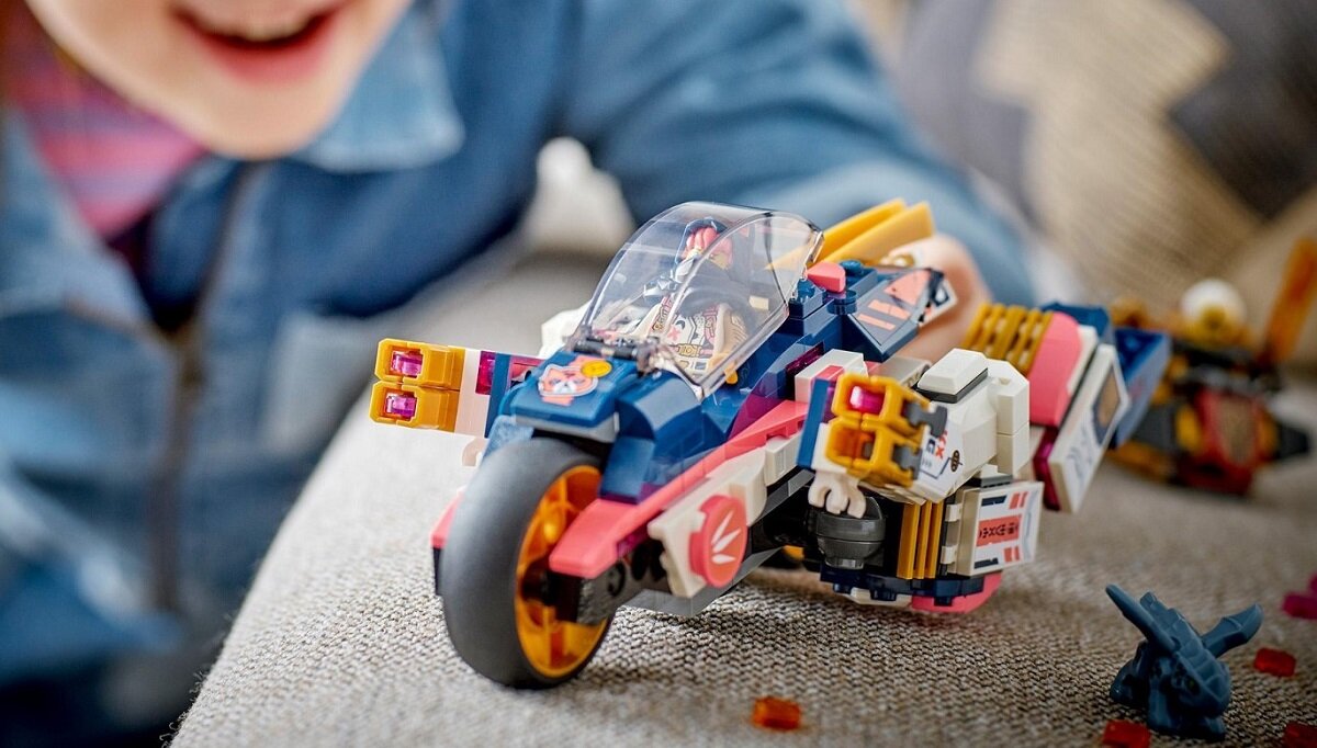 LEGO NINJAGO Mech Sory zmieniający się w motocykl wyścigowy 71792 dziecko kreatywność zabawa nauka rozwój klocki figurki minifigurki jakość tradycja konstrukcja nauka wyobraźnia role jakość bezpieczeństwo wyobraźnia budowanie pasja hobby funkcje instrukcja aplikacja LEGO Builder