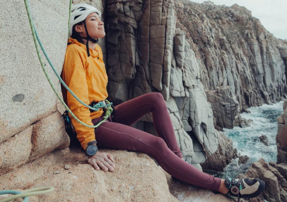 Smartwatch SUUNTO Vertical Titanium Solar ekran bateria czujniki zdrowie sport pasek ładowanie pojemność rozdzielczość łączność sterowanie krew puls rozmowy smartfon aplikacja