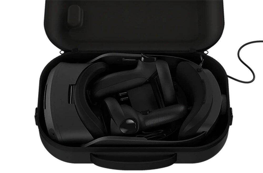 Etui ładujące HTC VIVE Focus 3 otwarte etui z widocznym wnętrzem z ułożonymi goglami i kontrolerami przeznaczenie zastosowanie