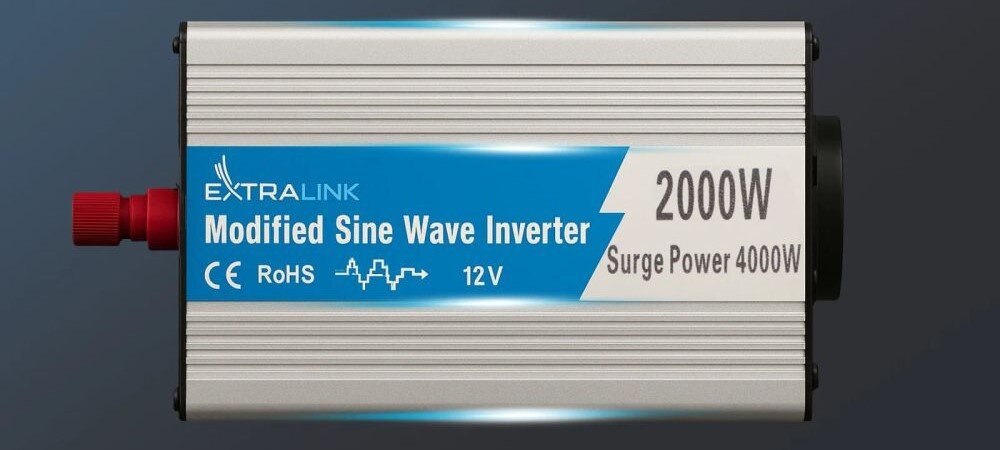 Przetwornica EXTRALINK 12V na 230 2000W 4000W modyfikowana sinusoida moc i port USB, przetwornica od góry na ciemnym tle