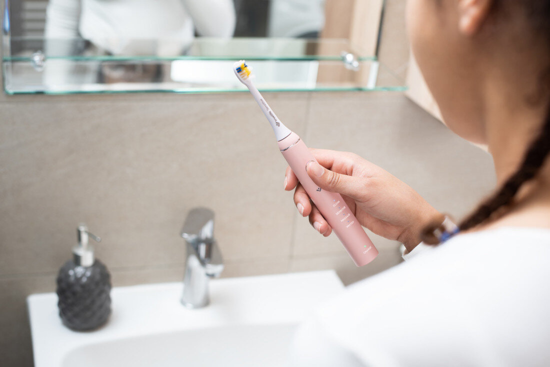 Szczoteczka soniczna TRUELIFE SonicBrush Compact Duo Różowy Technologia, która działa Technologia soniczna SonicTrue® Mikrobąbelki z pasty i wody dokładne czyszczenie bez wsparcie rozwiązanie