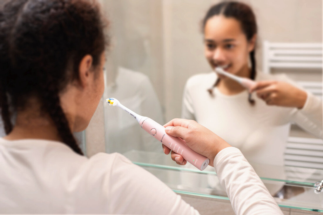 Szczoteczka soniczna TRUELIFE SonicBrush Compact Duo Różowy wysoka jakość wykonanie bezpieczne materiały ochrona zdrowie użytkownika środowisko Prosty, elegancki design waga